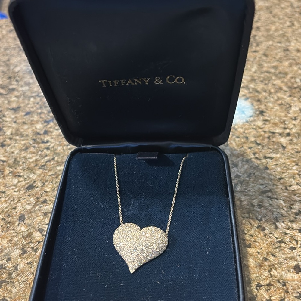 Tiffany & Co. Pendant in  Platinum heart 2.94 carat